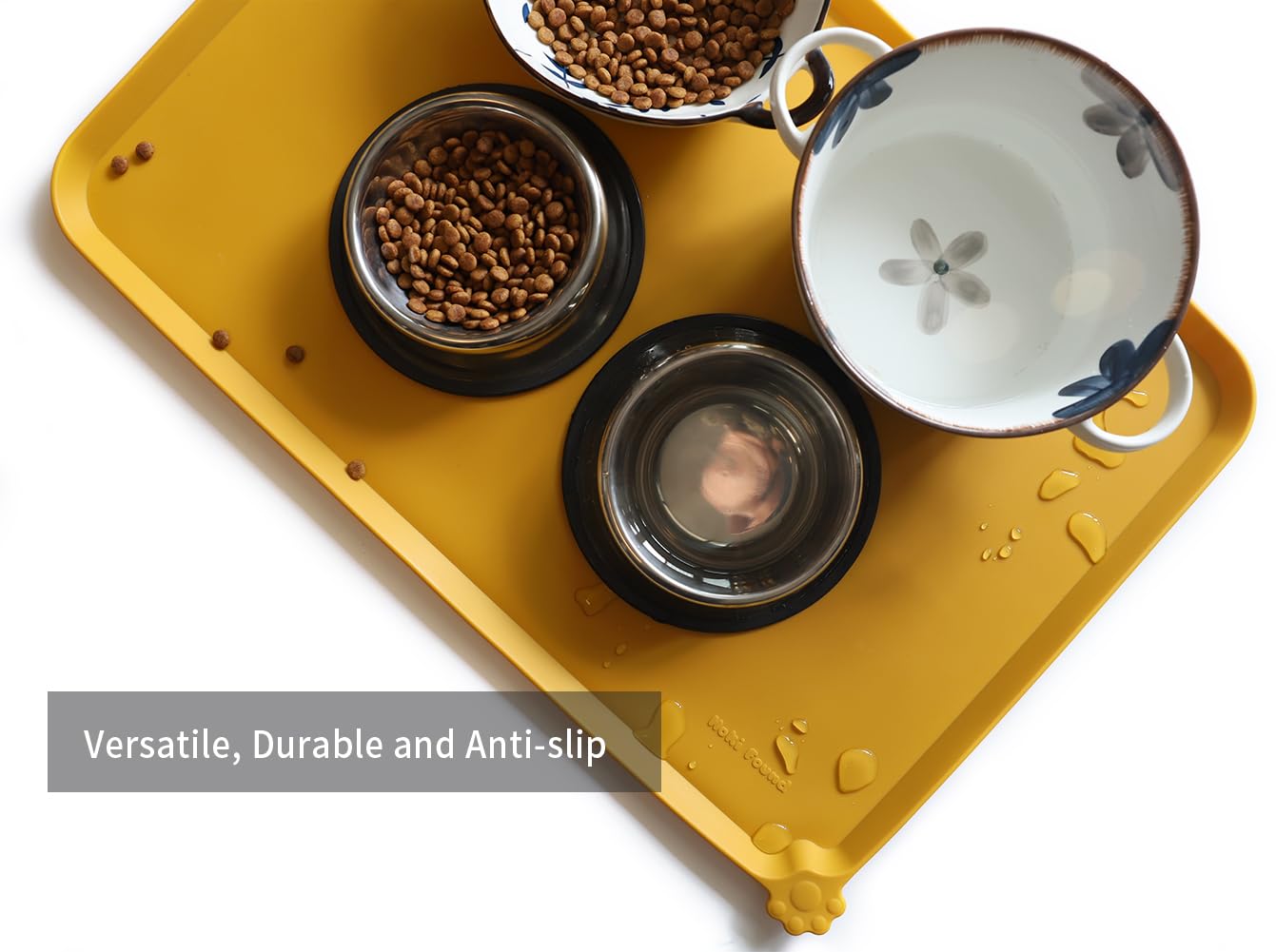 Hoki Found extra-high lip mat highlighting spill protection around feeding area.
