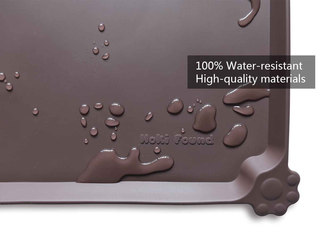 Hoki Found L extra-high raised edge mat contains crumbs and water during messy meals.