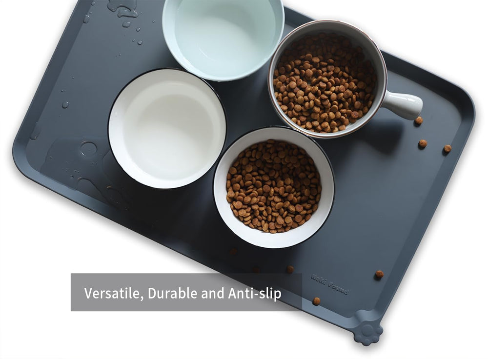 Hoki Found L dishwasher-safe silicone mat is easy to clean after meals.