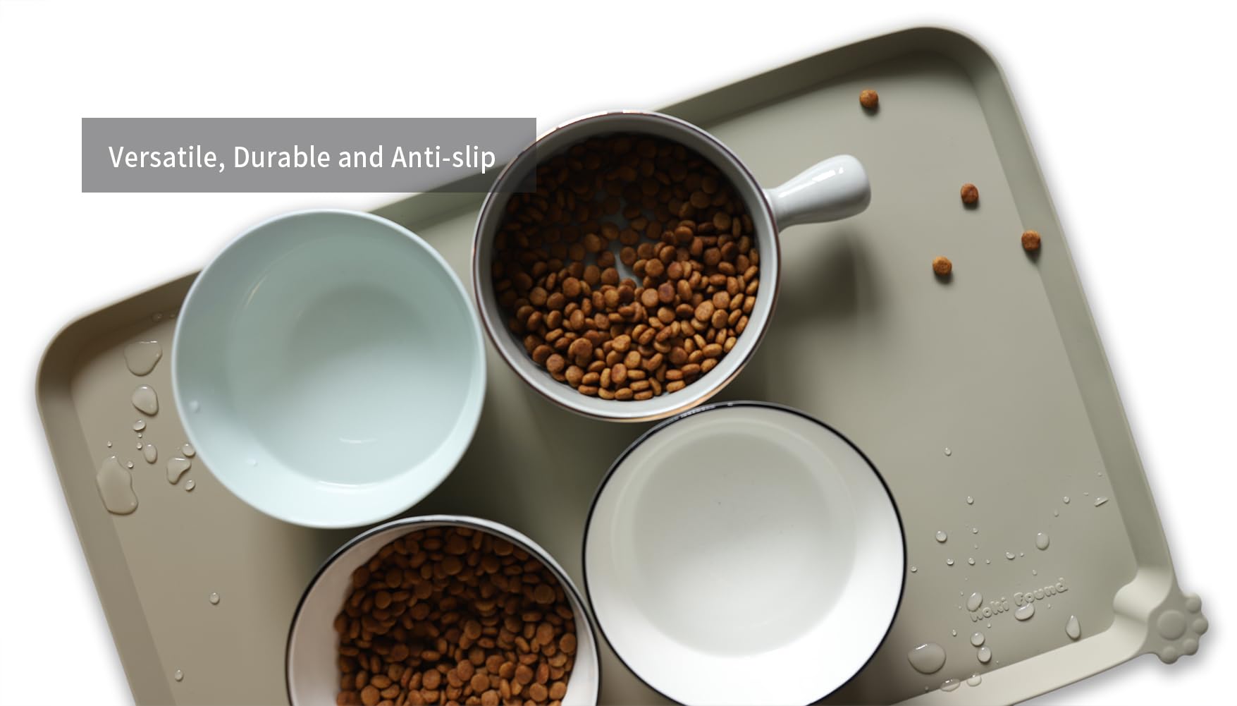 Hoki Found L travel-friendly waterproof mat ideal for pets on the go.