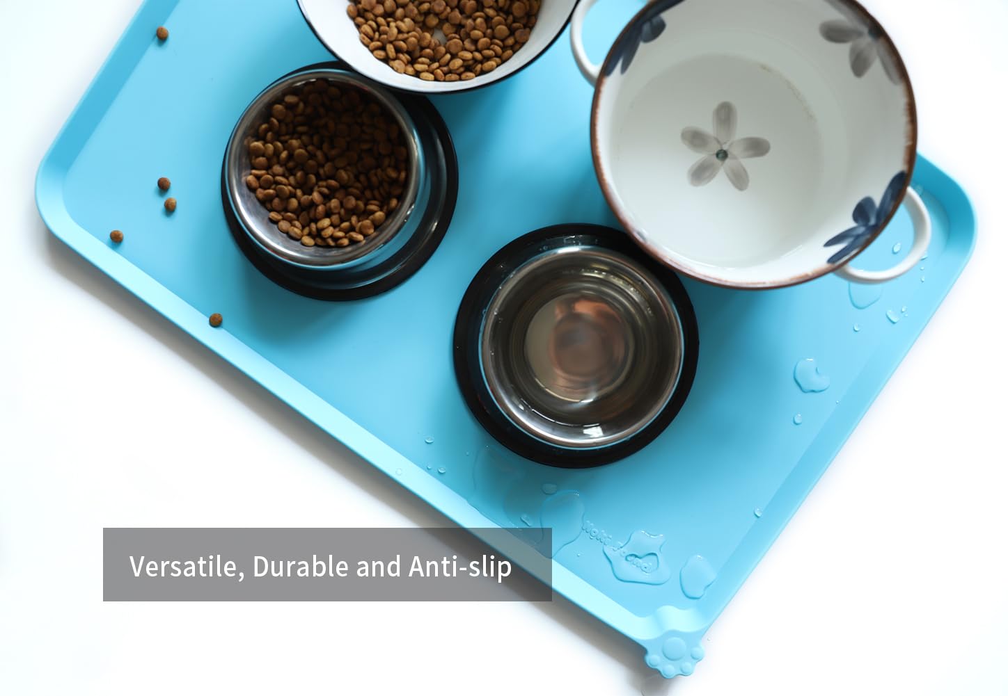 Hoki Found Arctic anti-slip surface image demonstrates secure feeding on carpet.