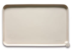 Hoki Found silicone feeding tray close-up highlights non-toxic material and easy cleanup.