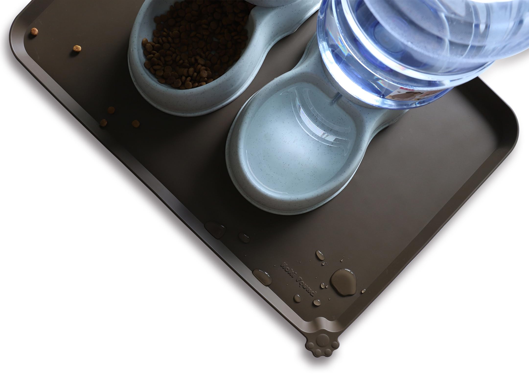 Hoki Found large mat helps prevent floor slips during feeding sessions