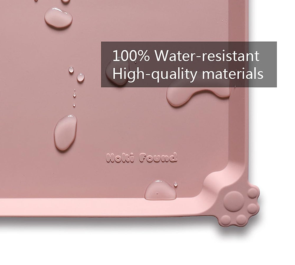 Hoki Found non-slip mat with raised edge demonstrates spill containment during feeding.