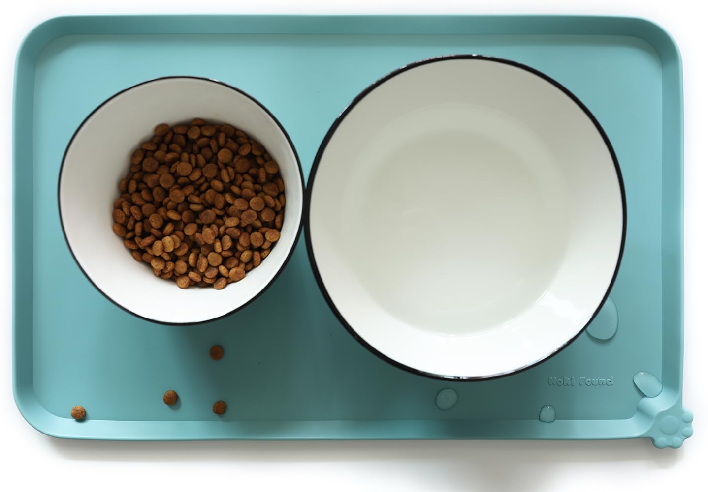 Hoki Found silicone mat with wet-dish-area illustrates easy cleaning and quick drying