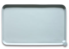Hoki Found silicone pet food tray close-up showing the high lip for spill containment