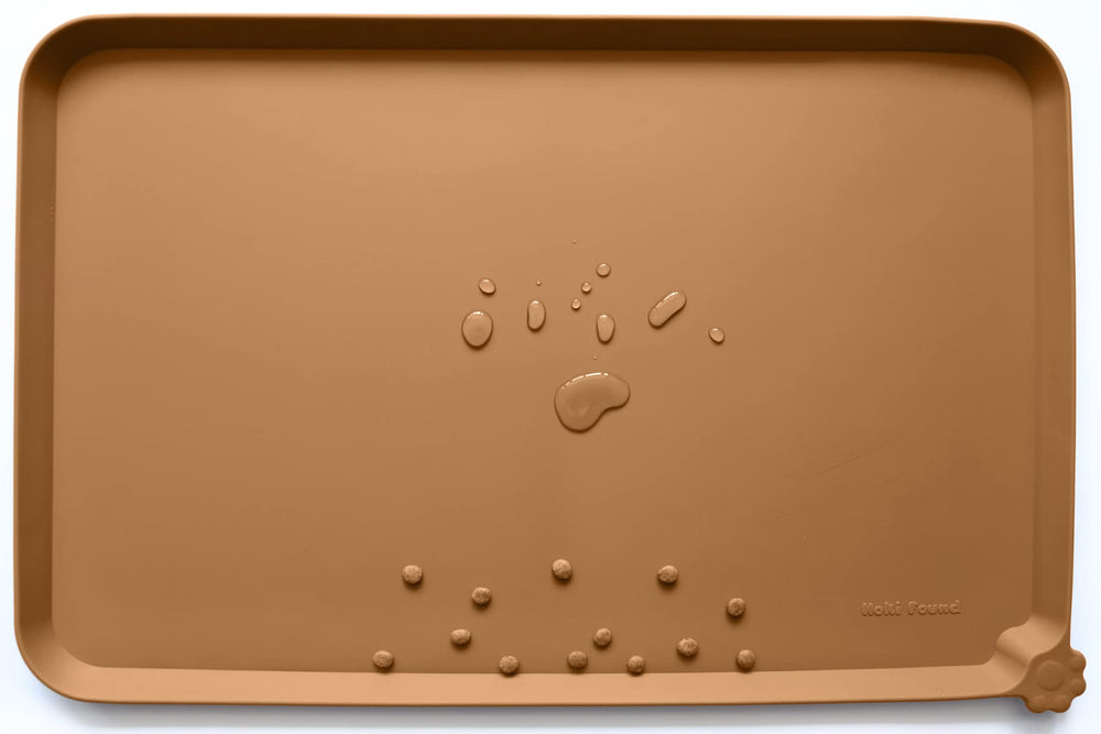 Hoki Found X-Large silicone pet feeding mat in use protects floors during meals.