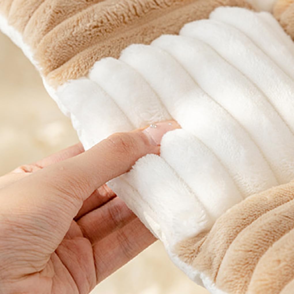 HOMEREFROM washable material couch cover simplifies cleaning after muddy paws.