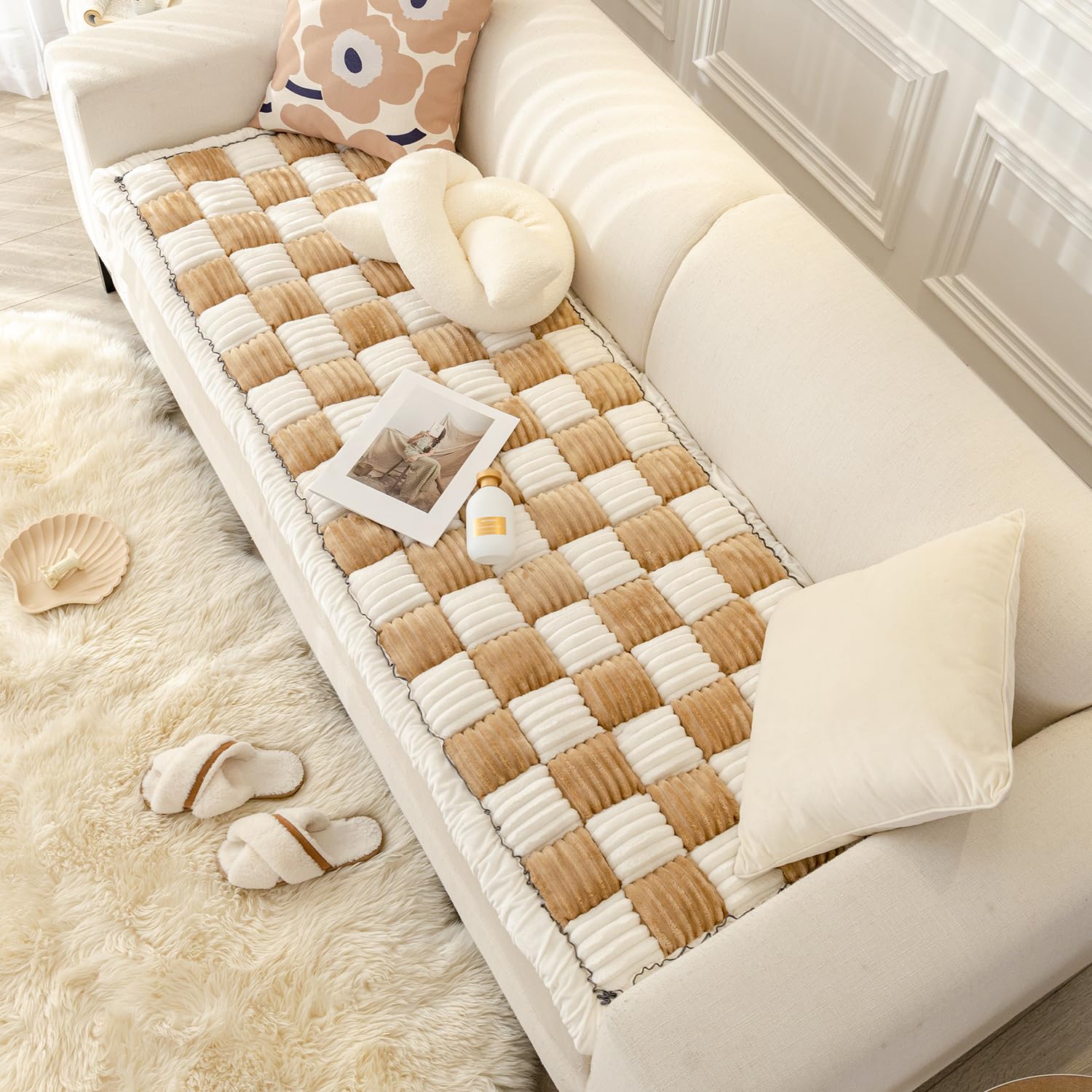 HOMEREFROM Plush-soft material creates a comfortable resting surface for pets.