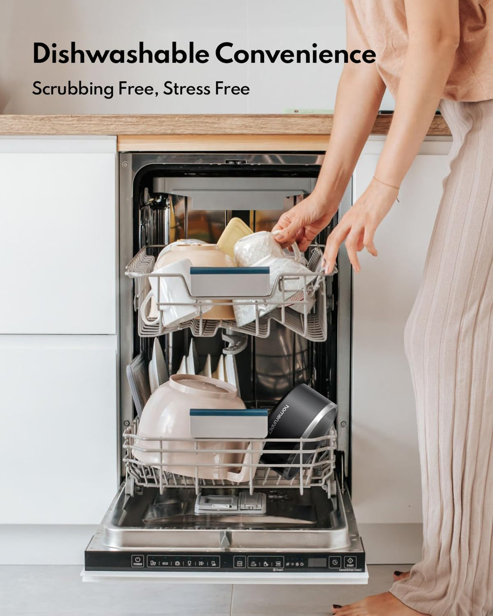 Homerunpet curved design centers food to reduce mess during feeding.