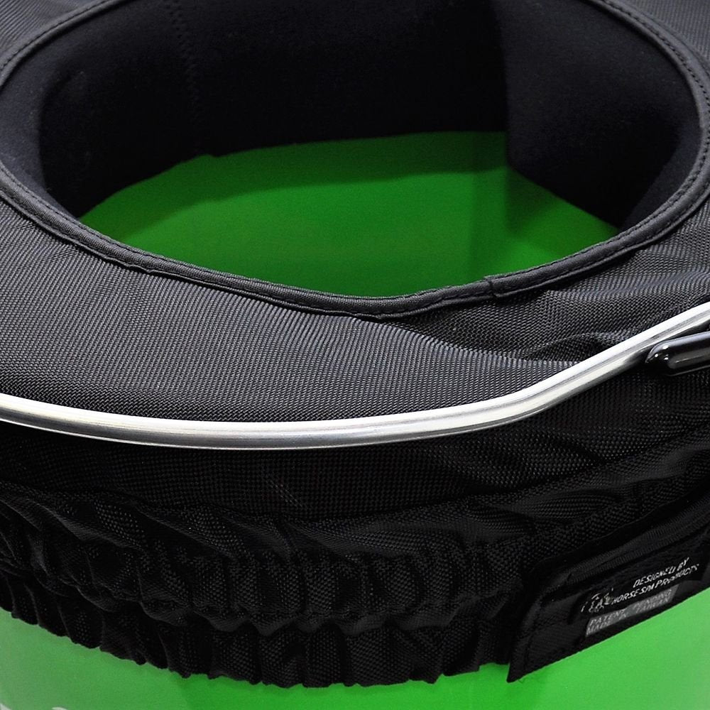 Horse Spa soft sides cushion the horse's face during trailer rides.