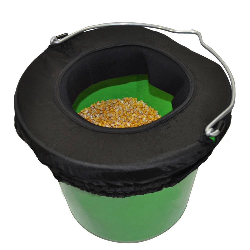 Horse Spa Water-n-Hole bucket rim supports calm drinking with a secure rim.