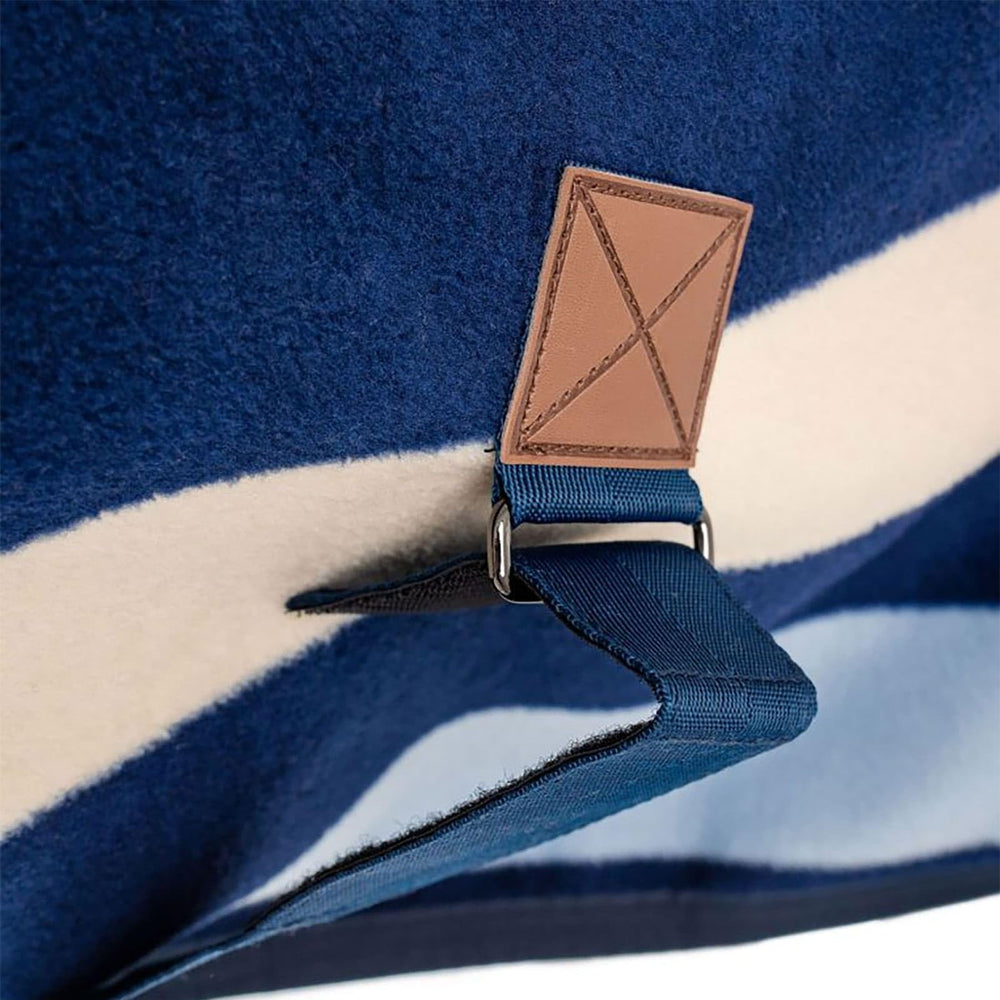 Horseware Newmarket Fleece Cooler front-closure ensures secure fit during transport