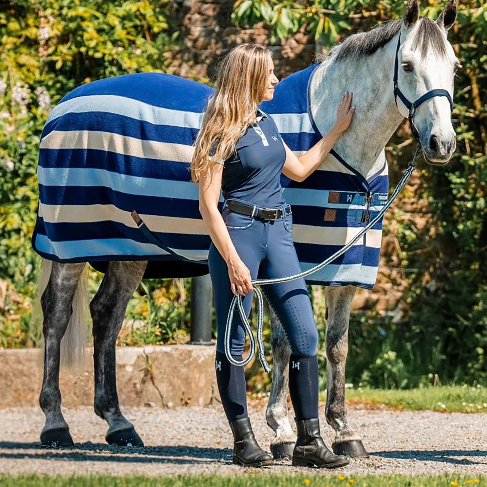 Horseware Newmarket Fleece Cooler tail-string design keeps the back end snug