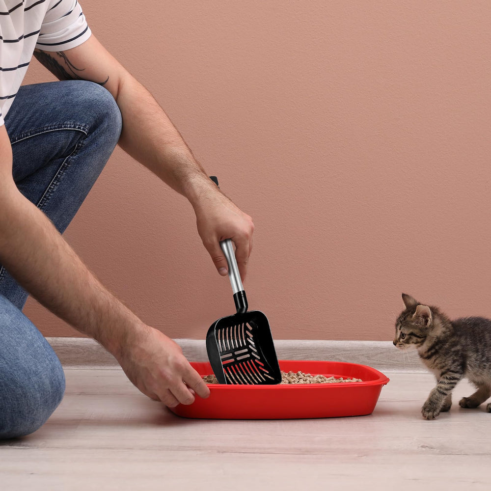 Hortsun easy-clean design helps empty litter into trash without spills.