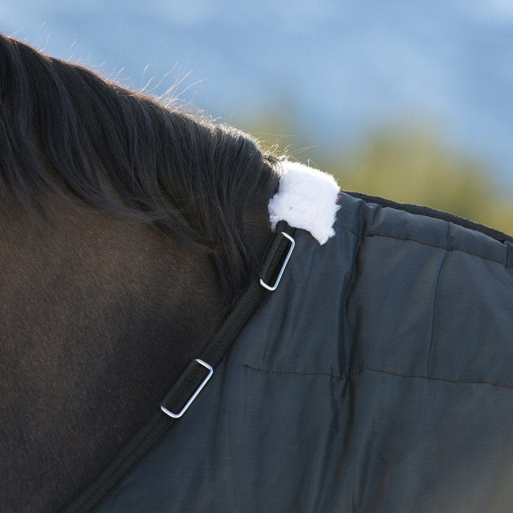 HORZE Nevada stable blanket shaped neckline reduces wither pressure for comfort