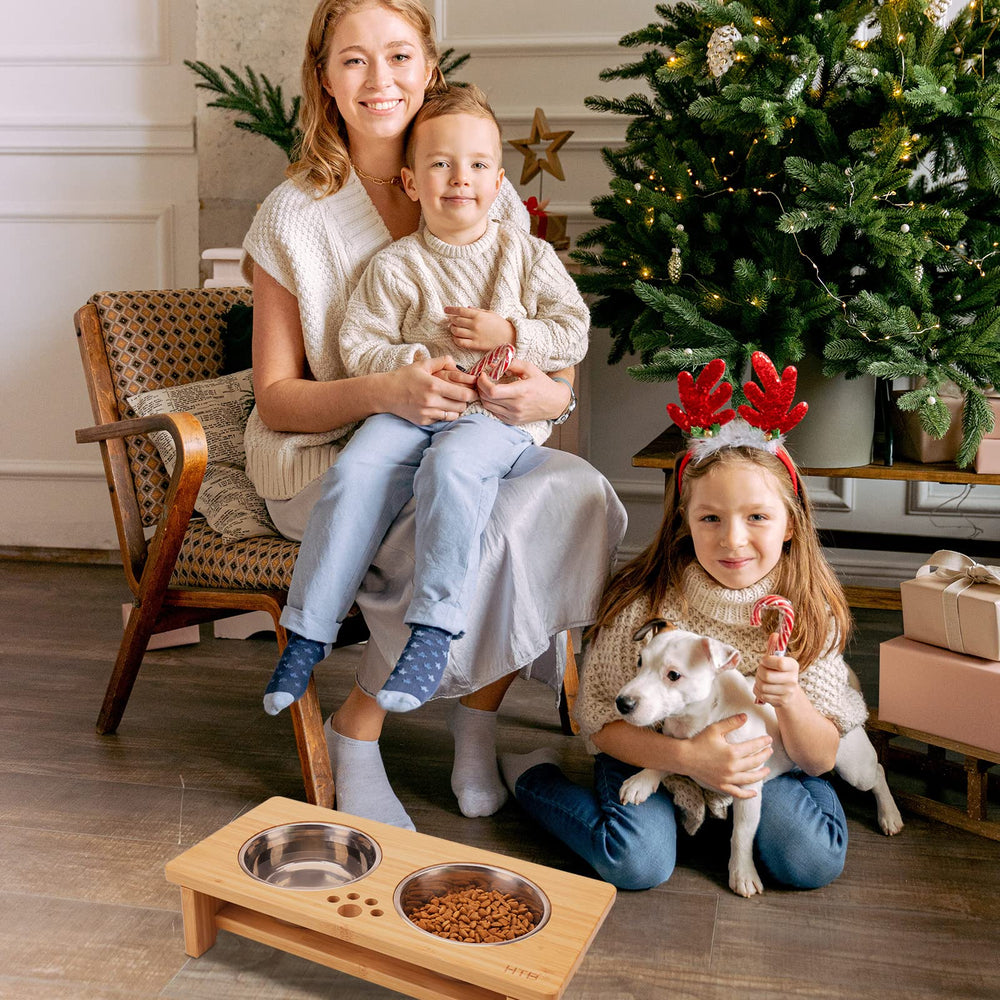 HTB elevated dog bowls have a smooth finish for easy cleaning.