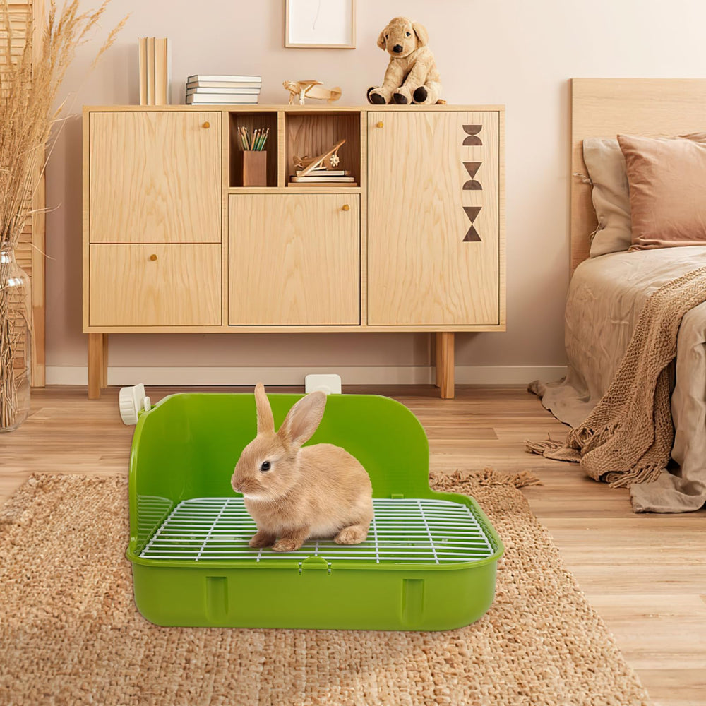 Humorous.P small animal litter tray with large volume for extended use.