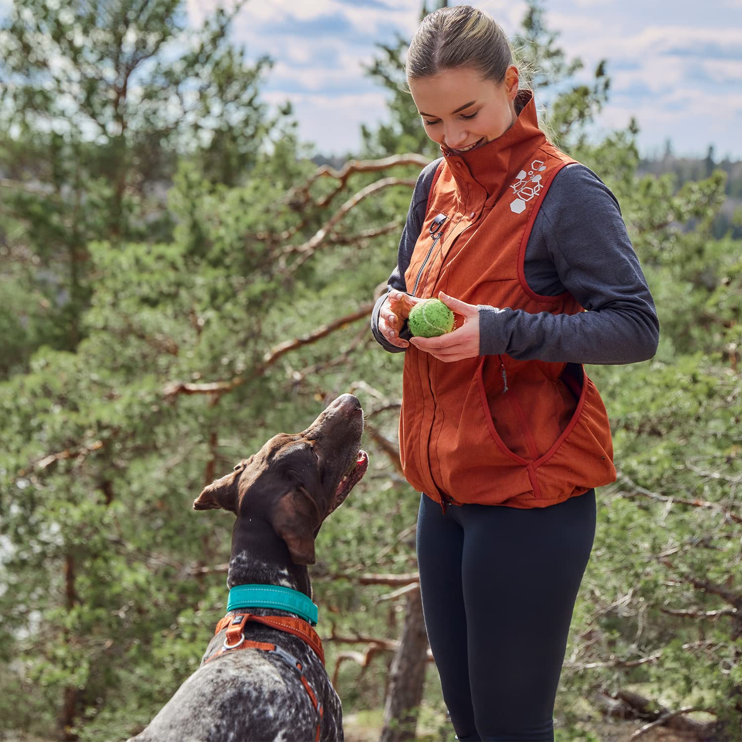 Hurtta ECO Training Vest side pockets provide secure storage during walks.