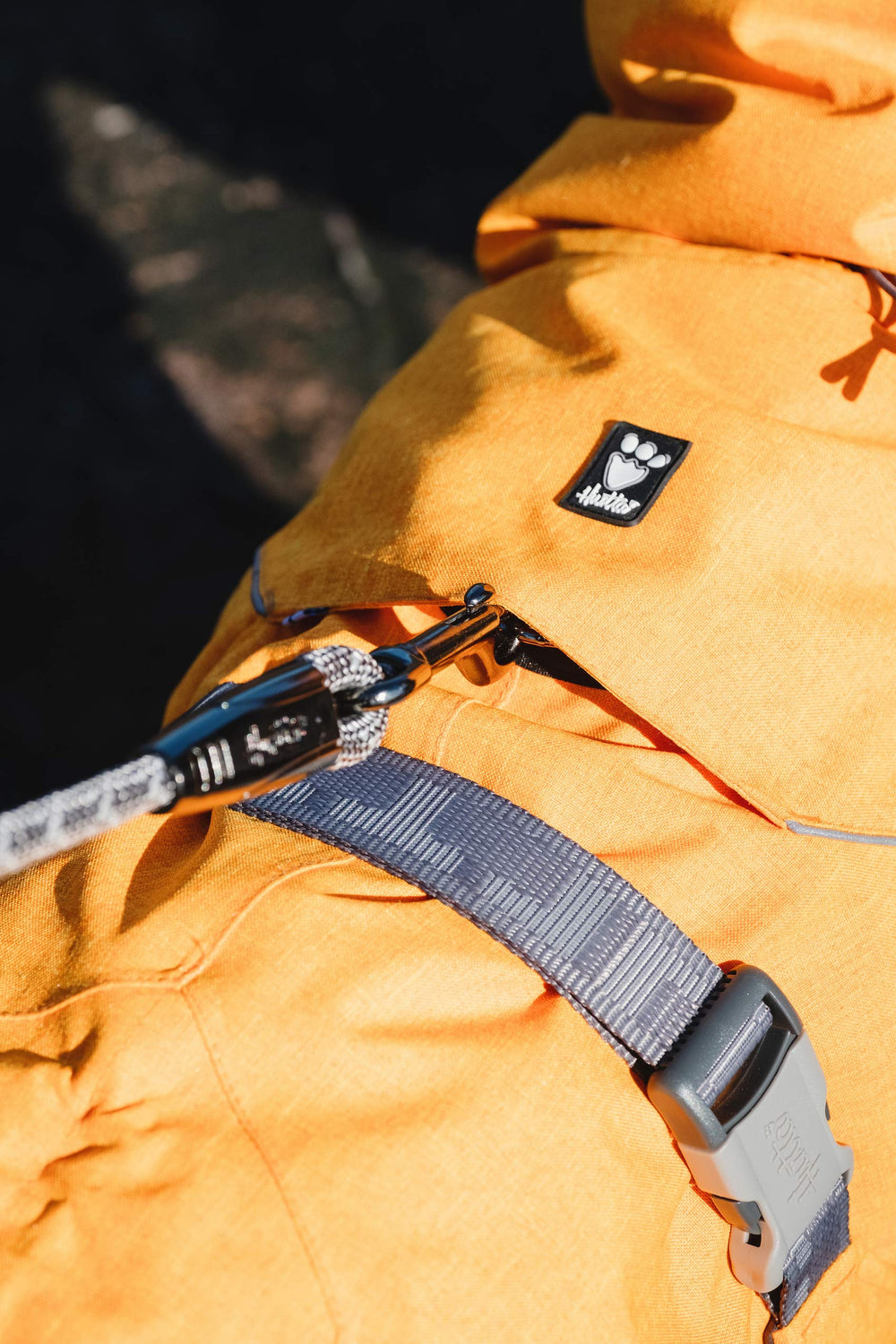 Hurtta Expedition Parka Buckthorn neckline adjustable ensures a snug, customizable fit.
