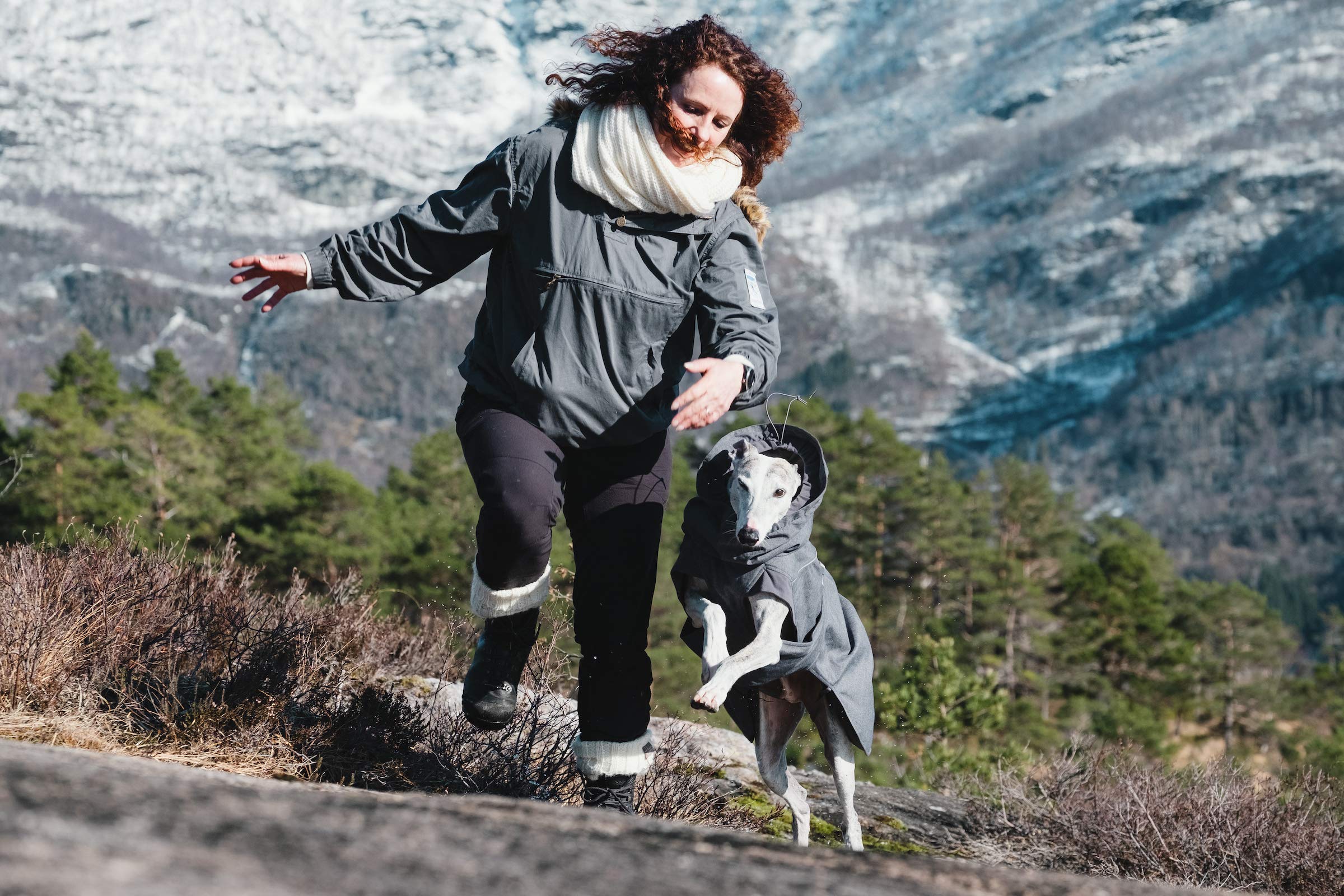 Hurtta Expedition Parka back view highlights movement and fit