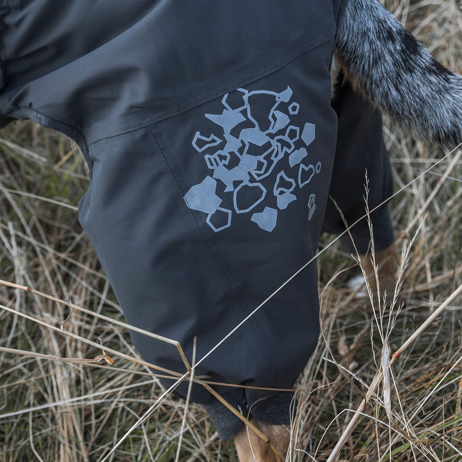 Hurtta Extreme Overall adjustable chest ensures a snug, flexible fit for breeds.