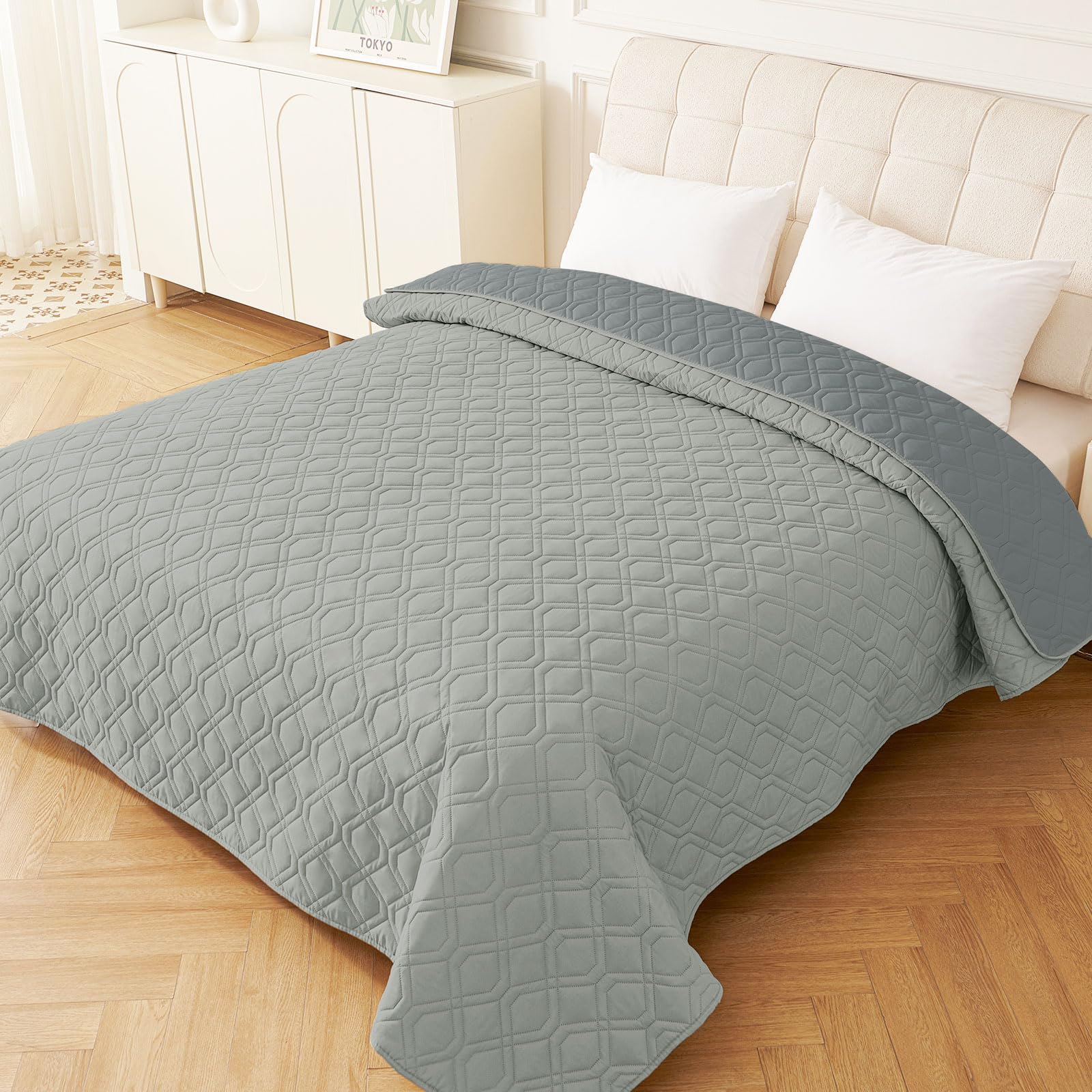 Hyha easy-care washable dog blanket ready for quick cleanup.