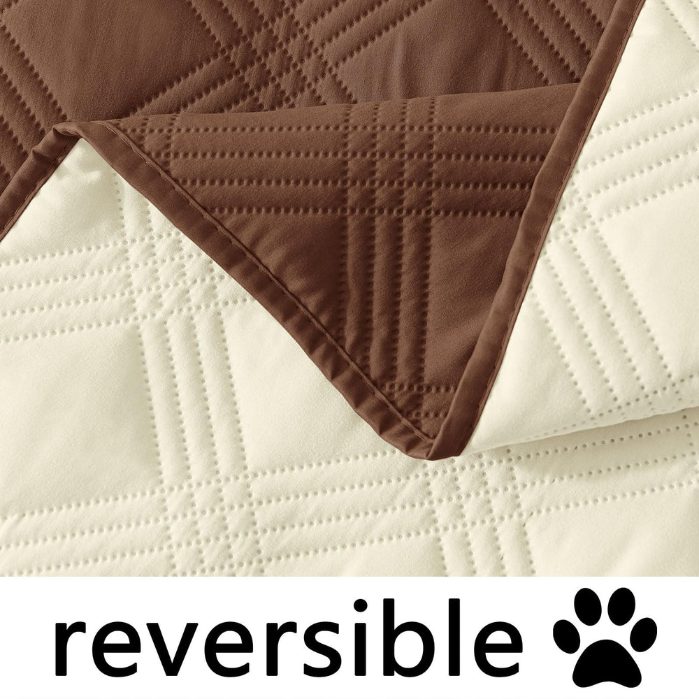 Hyha soft microfiber blanket feels cozy during pet lounging.