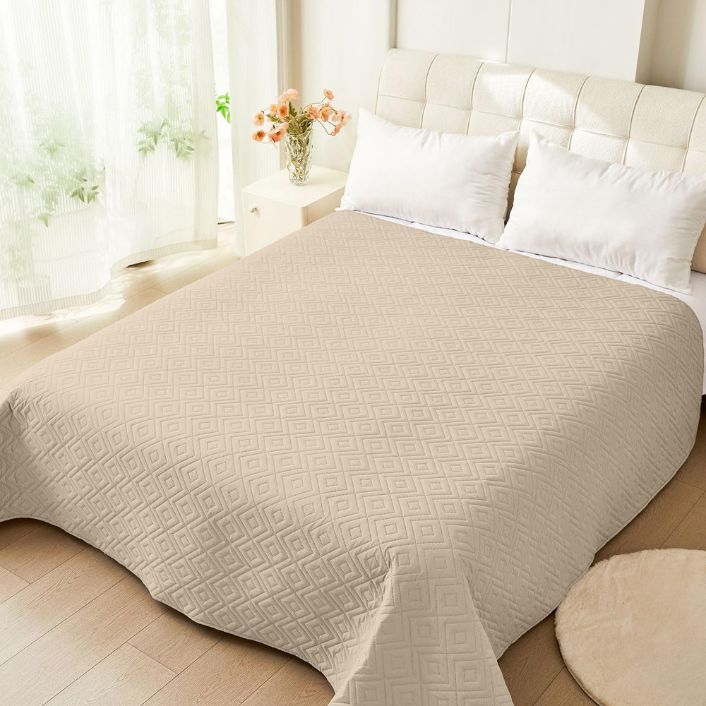 Hyha couch cover protects sofas from stains and pet hair