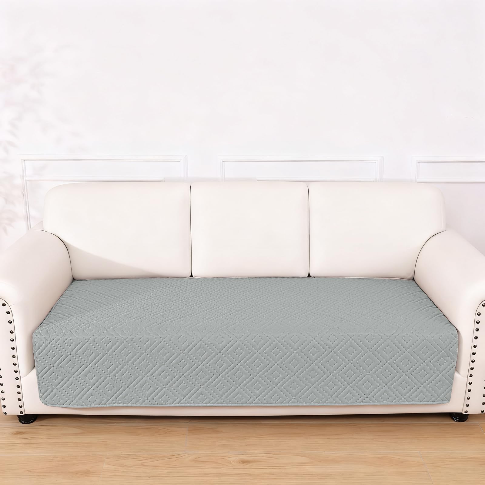 Hyha waterproof dog blanket resists pet hair and stains for cleaner surfaces.