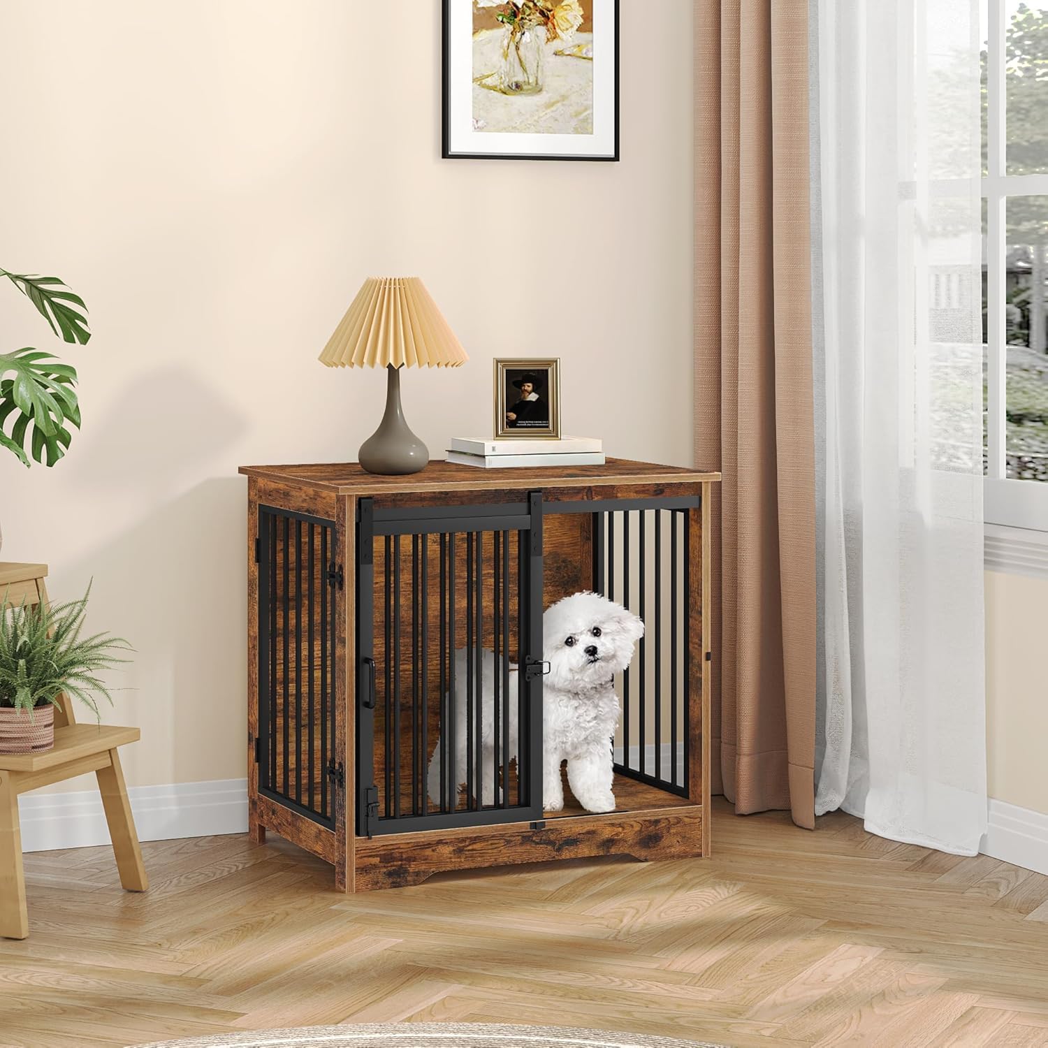 Hzuaneri crate with two doors; emphasizes accessibility and versatile placement.