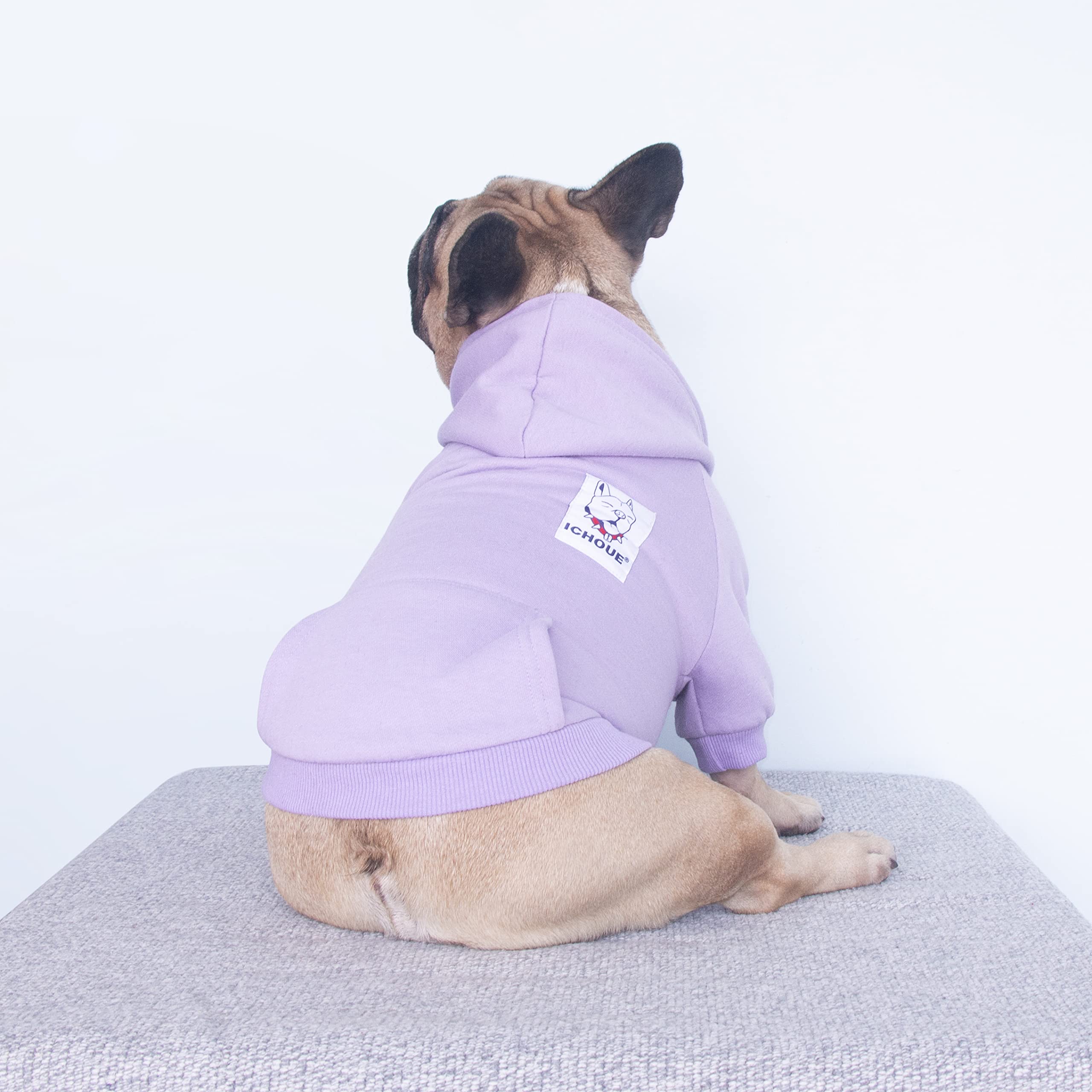 iChoue hoodie highlights classic colors with modern accents for a stylish look.