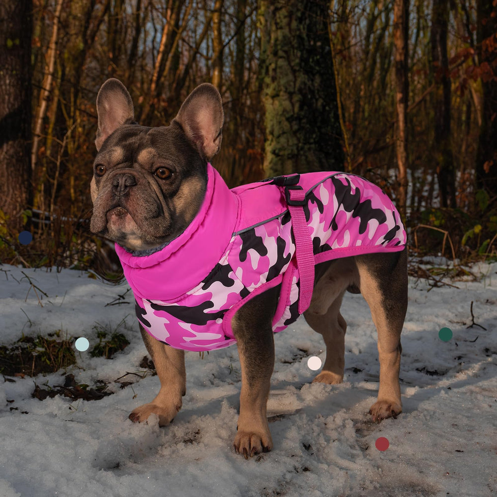 IECOii Adjustable abdomen straps prevent coat from riding up.