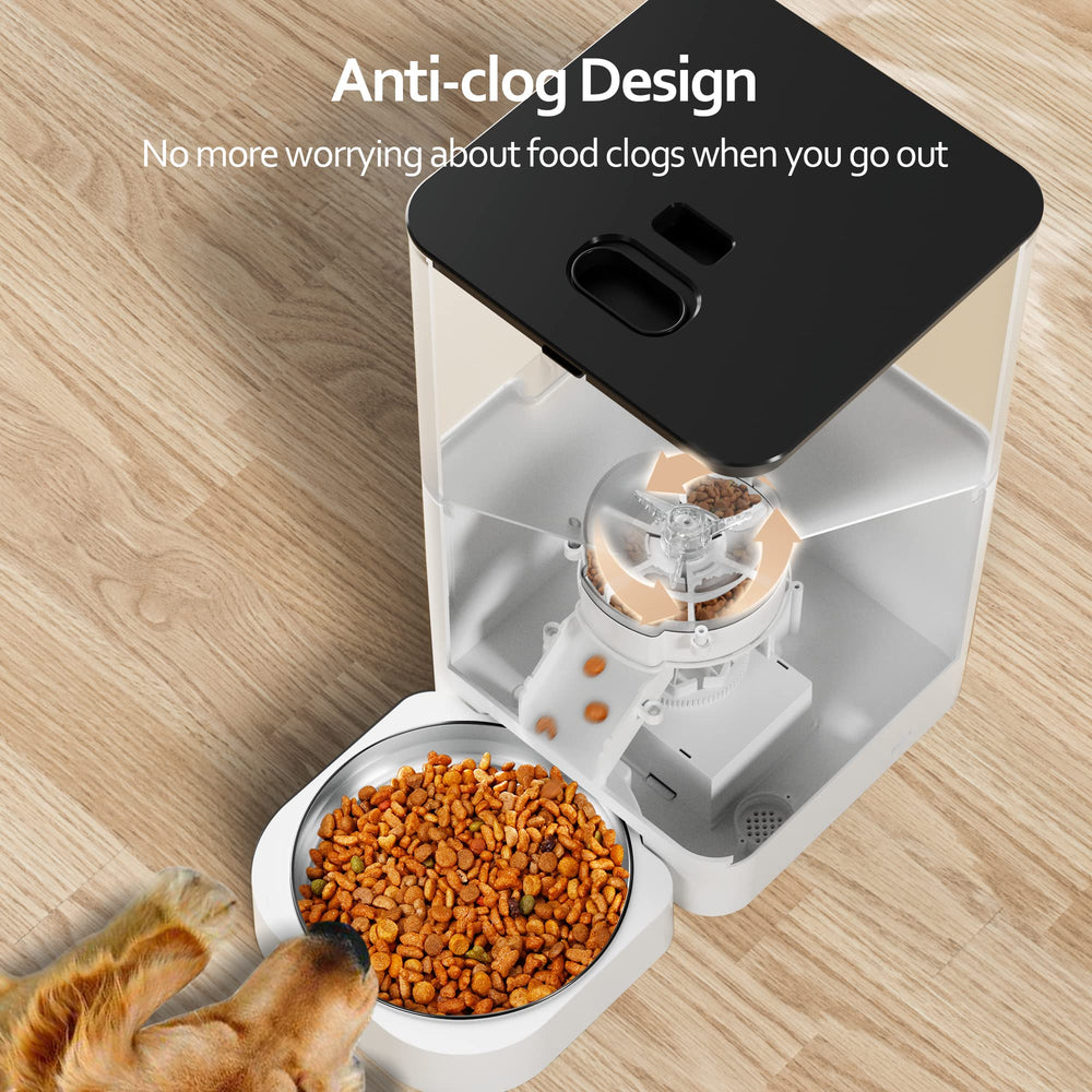 Voluas desiccant-bag feature keeps dry cat food fresh and crunchy.