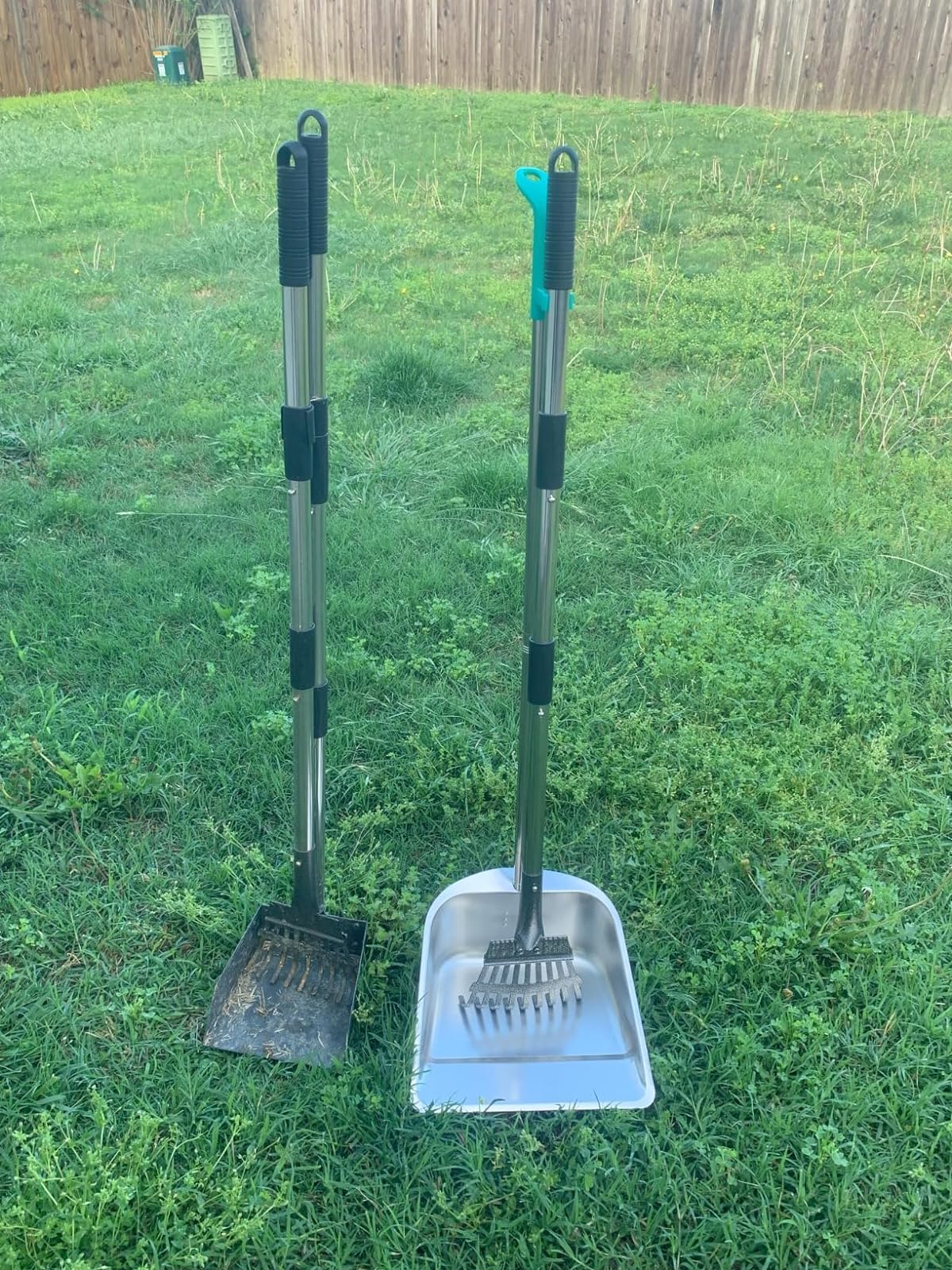 Indiedouker scooper shows 36-inch handle for standing use