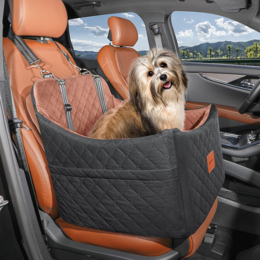 INDYBUD built-in storage pockets hold toys and treats on trips.