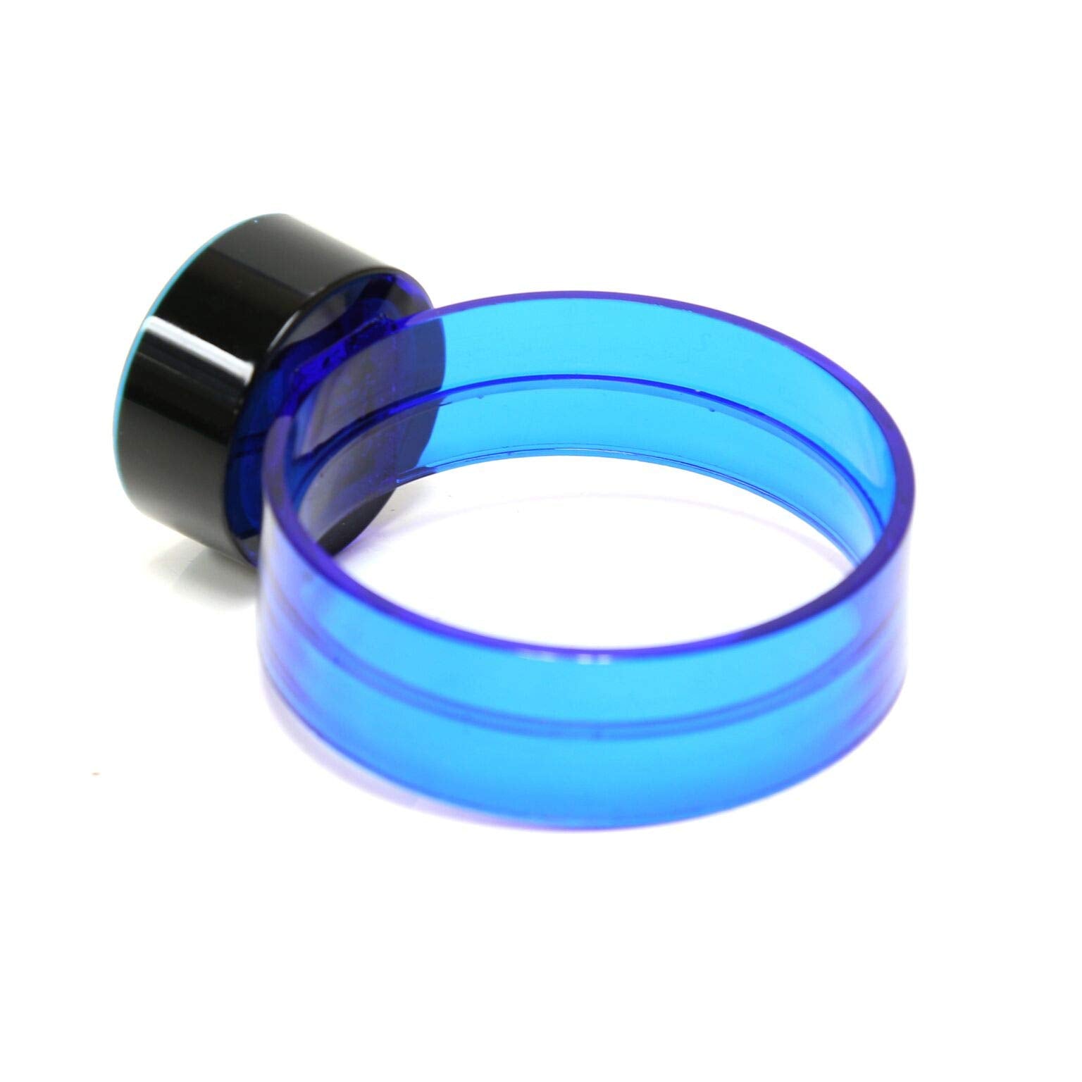 Innovative Marine Gourmet Gadget Defroster PRO magnet-mounted design secures the unit during feeding.