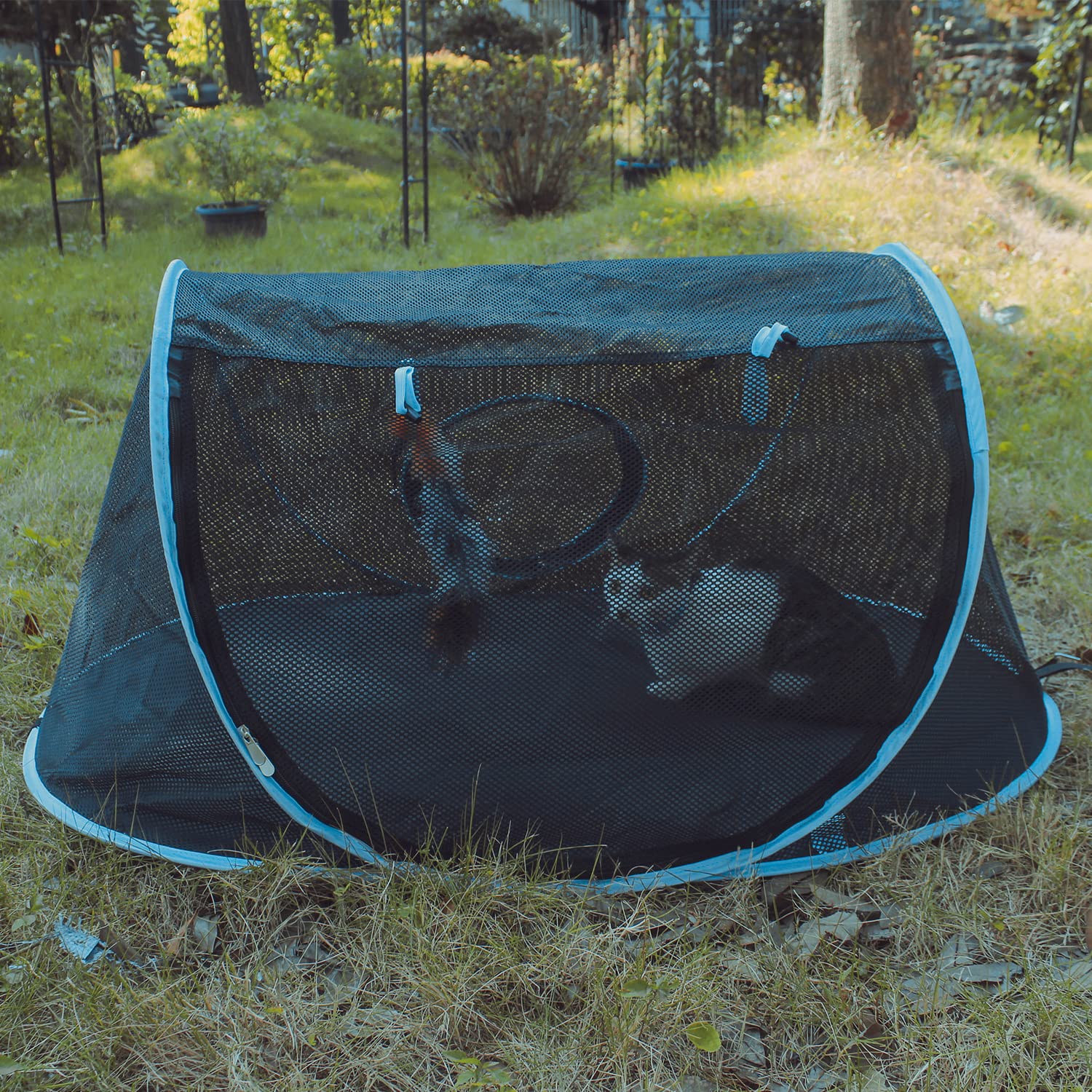INTURN Cat Furniture Tent zippered entrances offer easy access for cats and caregivers.