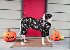 Jamktepat stretch fabric demonstrates four-way give for a snug fit.