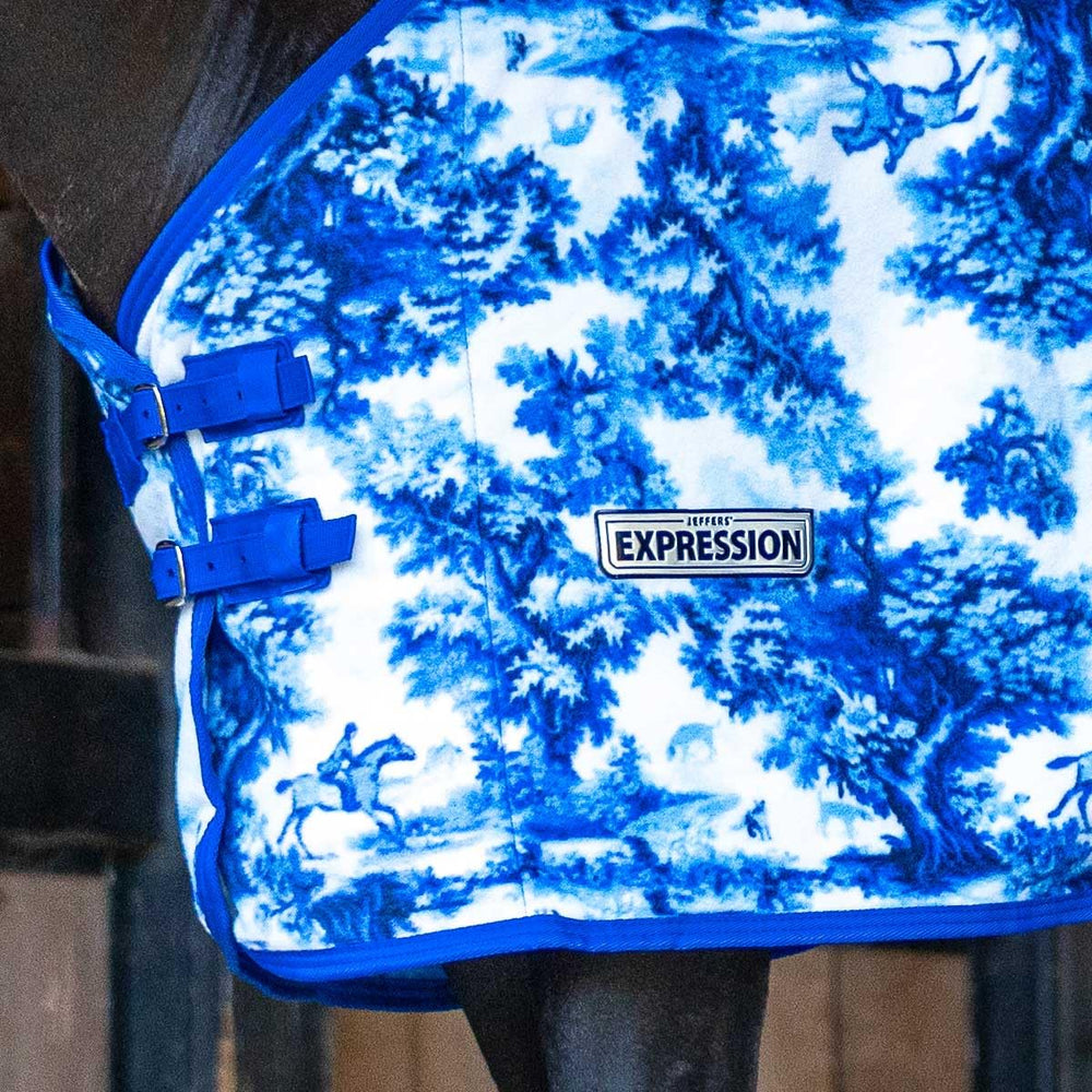 Jeffers Expression 75-inch equine towel blanket aids cooling after exercise.