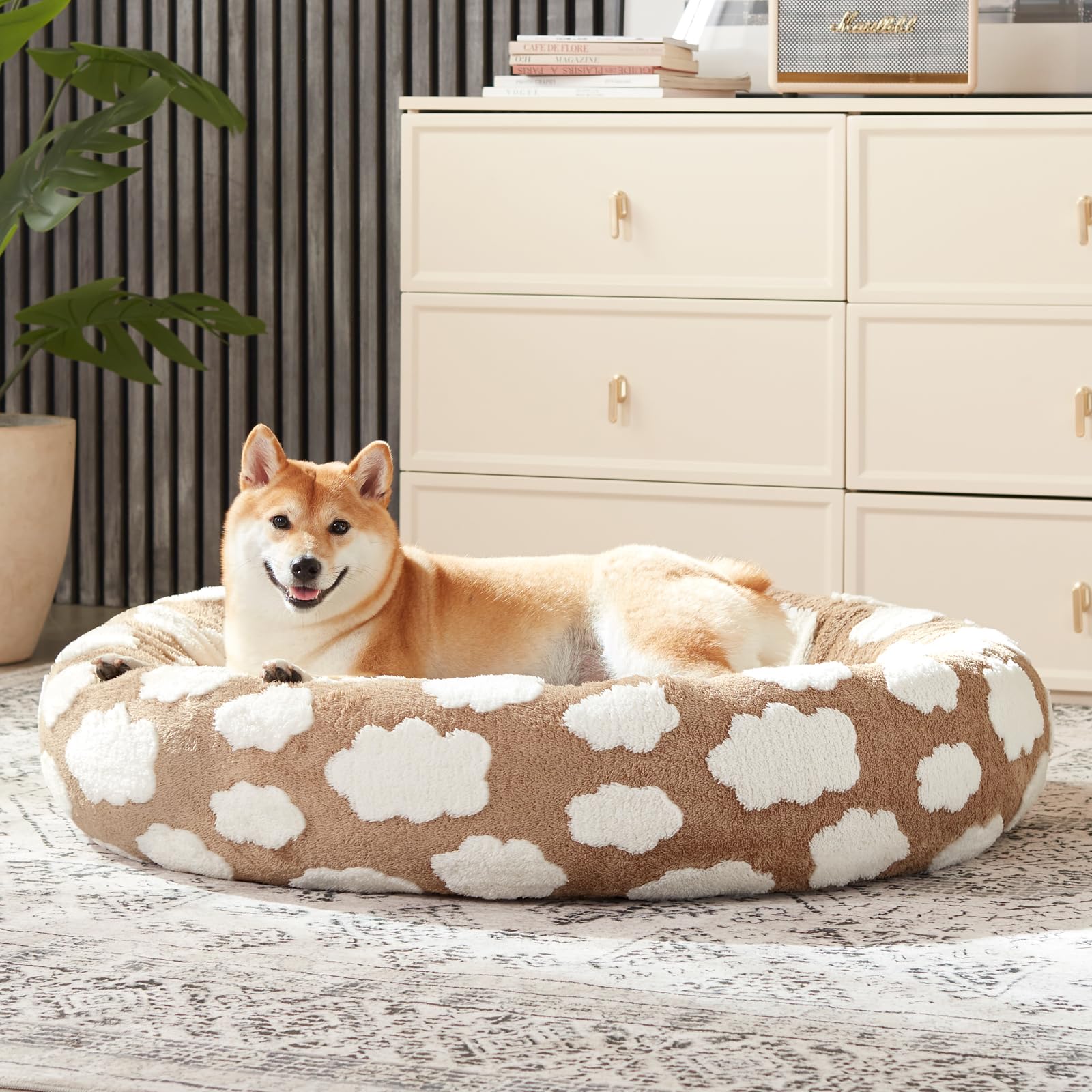 JOEJOY Donut Bed anti-slip bottom keeps it secure on floors.