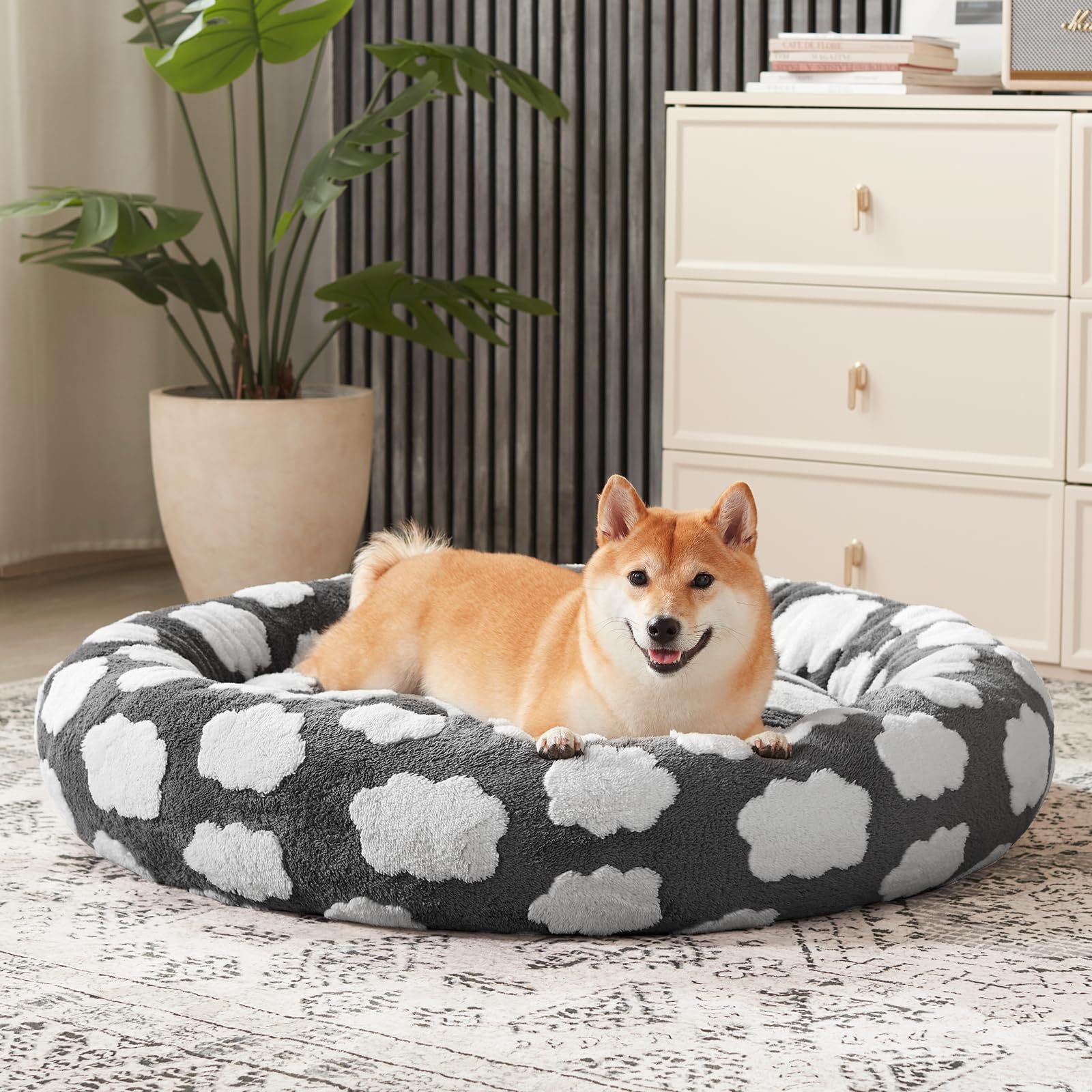 JOEJOY Donut Bed anti-slip bottom stays in place on wood floors.