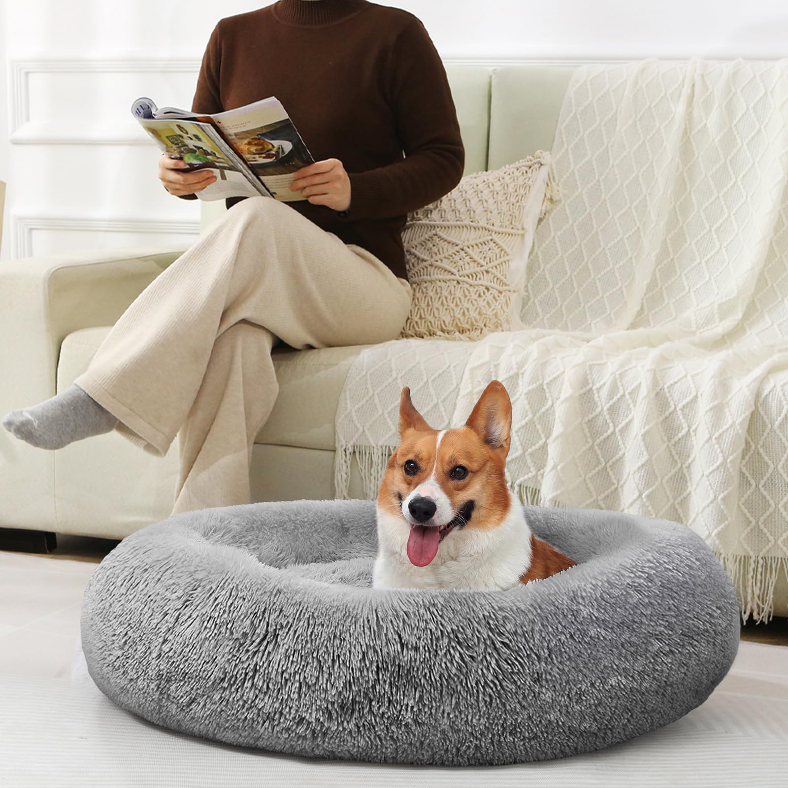 JOLLYVOGUE dog bed donut machine-washable-cover offers easy cleaning and maintenance.