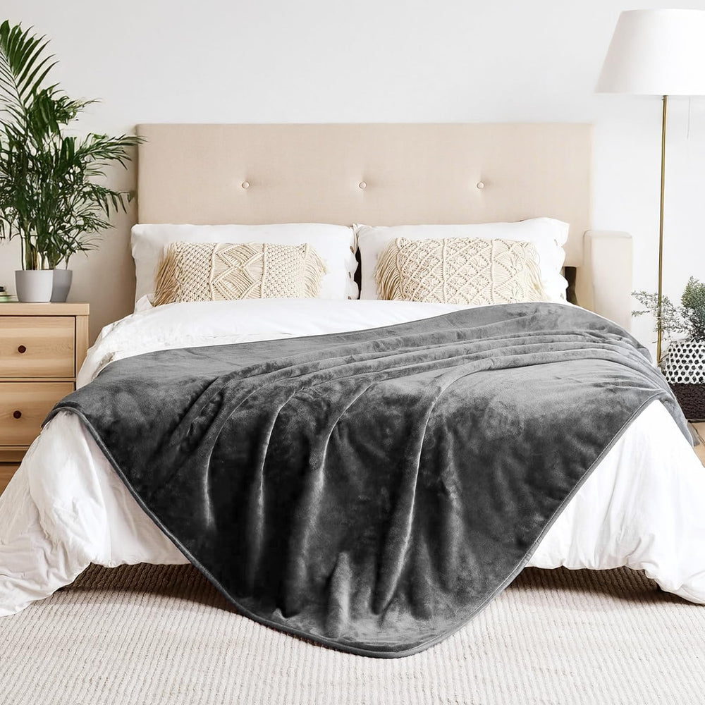KAWBIYJ gift-ready pet blanket ideal for dog and cat lovers