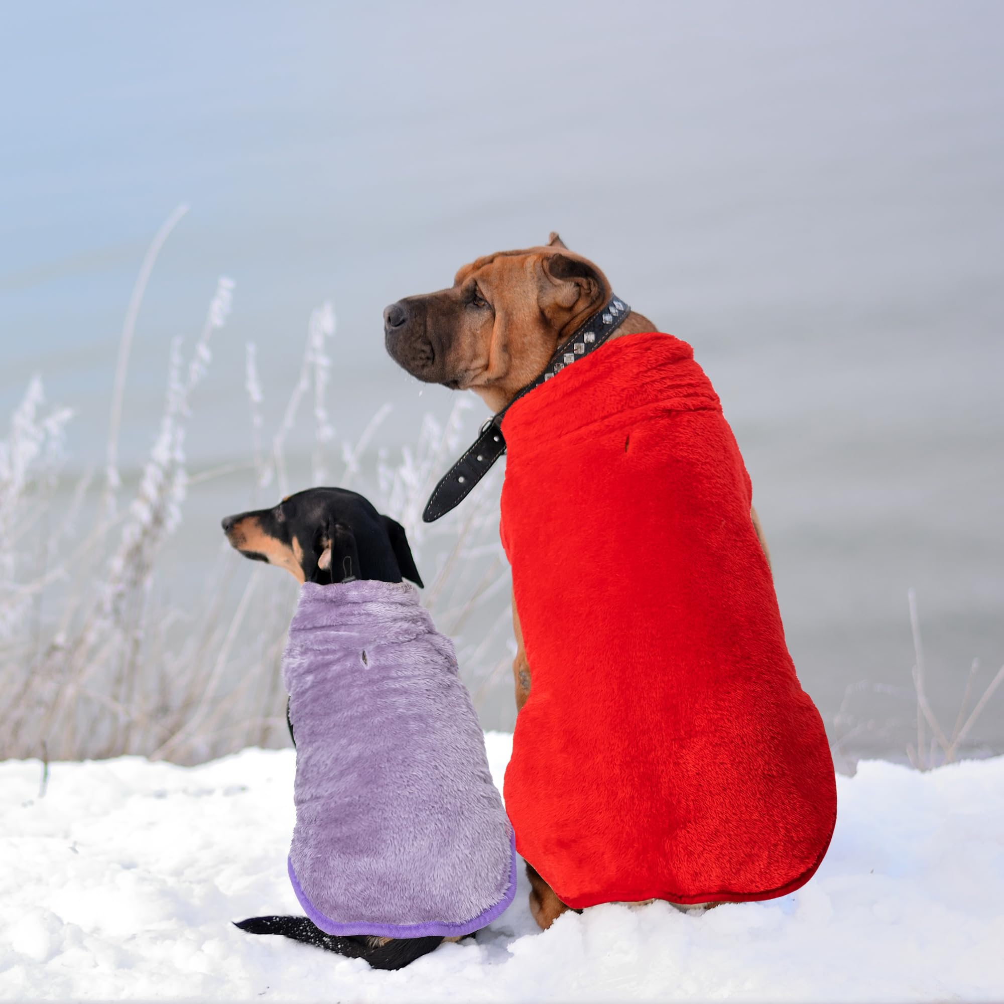 KAYCOWZA fleece dog coat feels soft and machine washable.