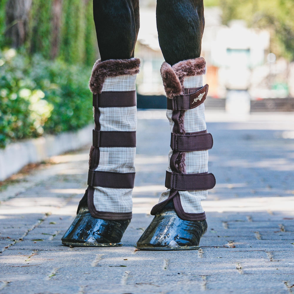 Kensington SureFit stay-technology demo demonstrates secure fit for any leg.
