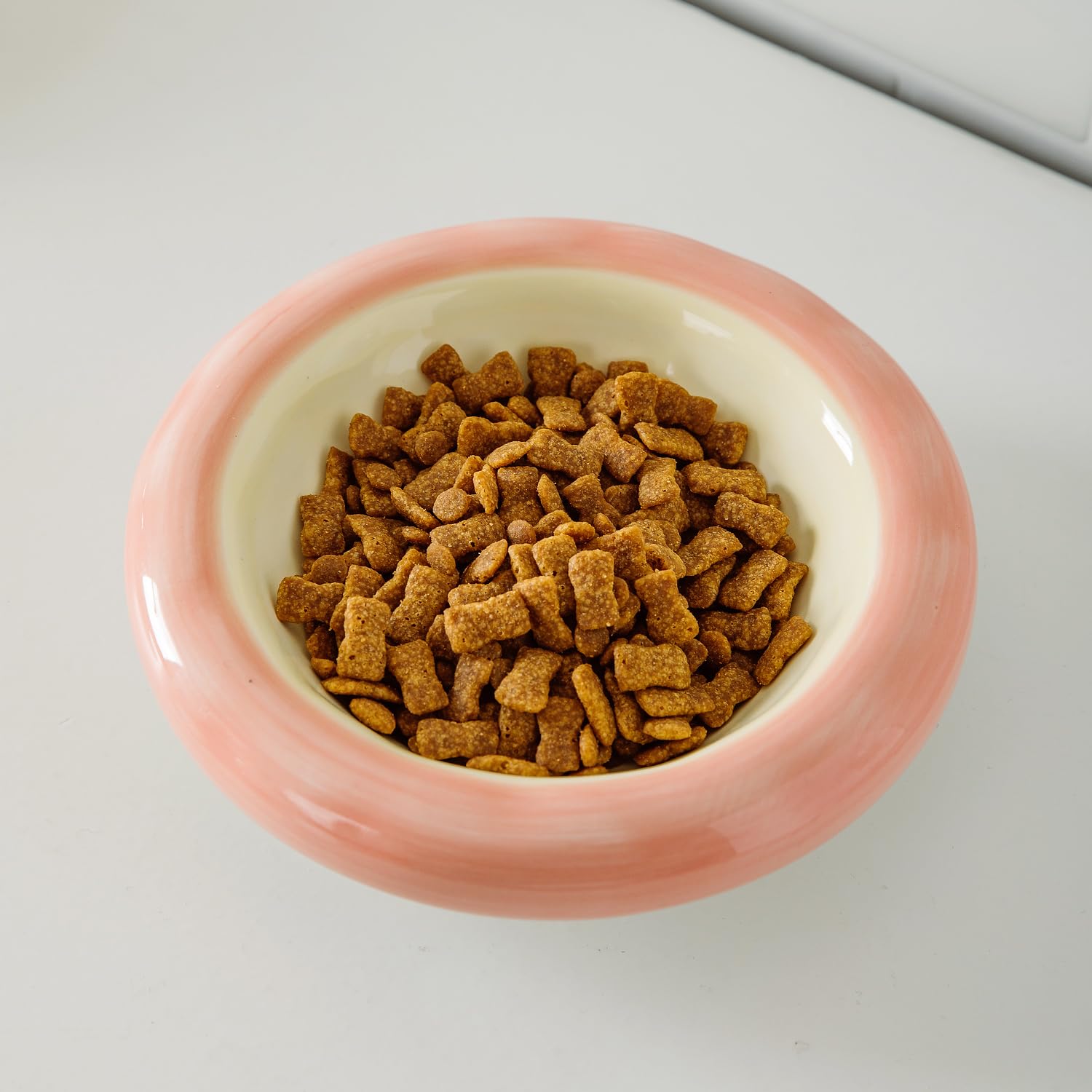 KITCHENLESTAR cat bowl stylish color scheme complements home décor while feeding pets.