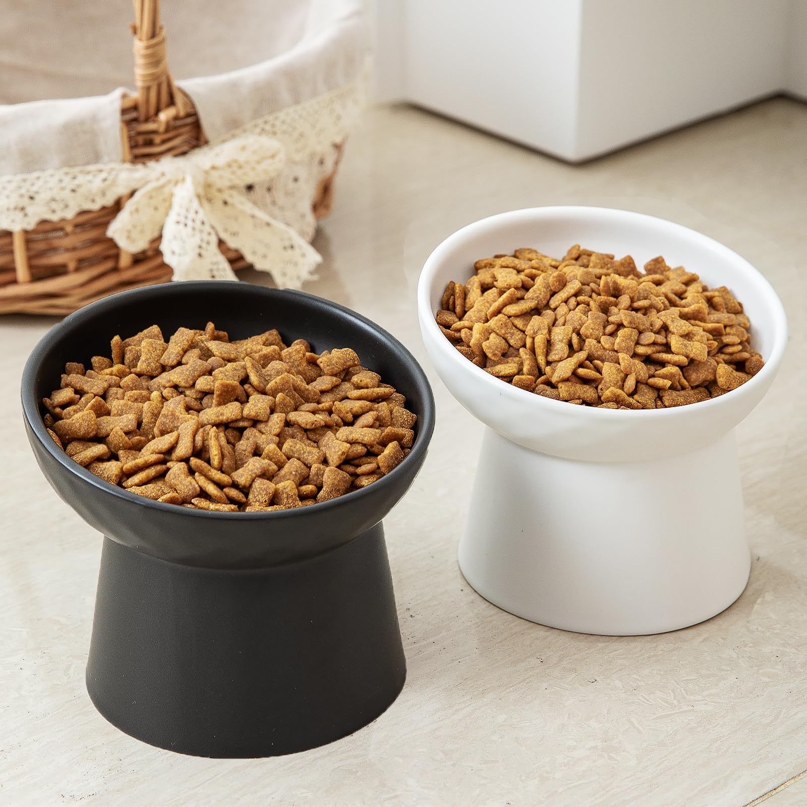 KITCHENLESTAR lead-cadmium-free ceramic cat bowl for safe daily use.