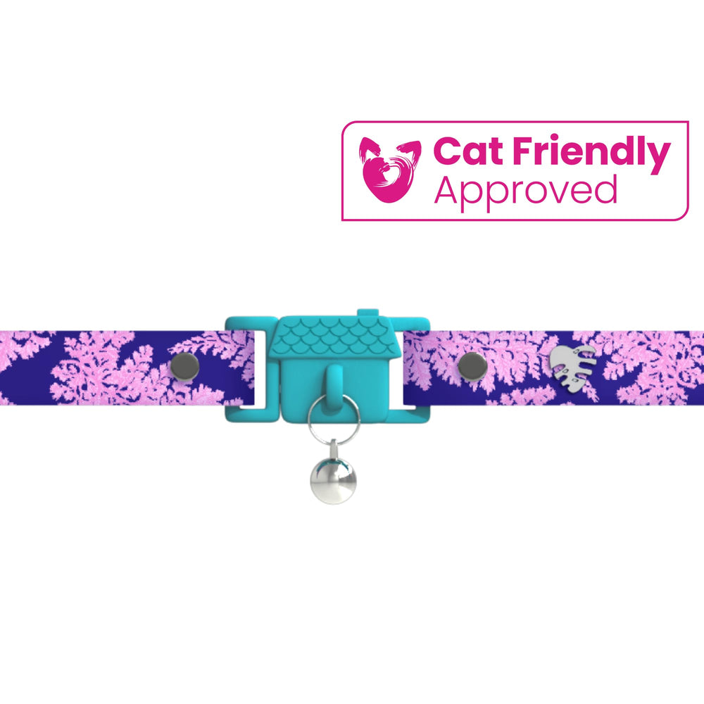 Kittyrama Botanicals Fern cat collar highlights a lightweight waterproof silicone strap.
