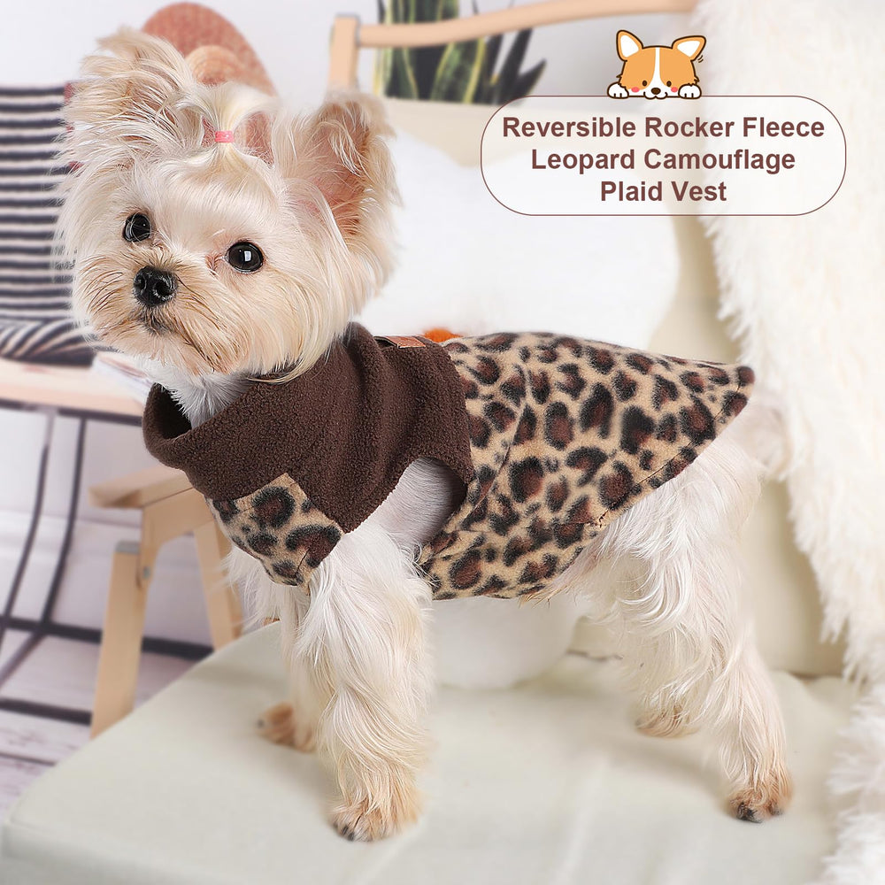 Kosiyi leash-hole design on dog sweater for easy outdoor walks.